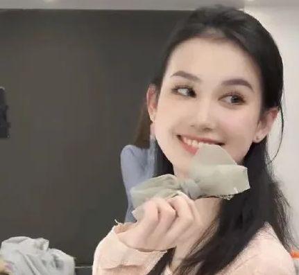 网红汤颖吃瓜是真的吗,真相还是炒作？  第3张